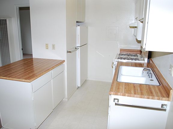 5th image of 326 Hollipat Center Dr APT 3