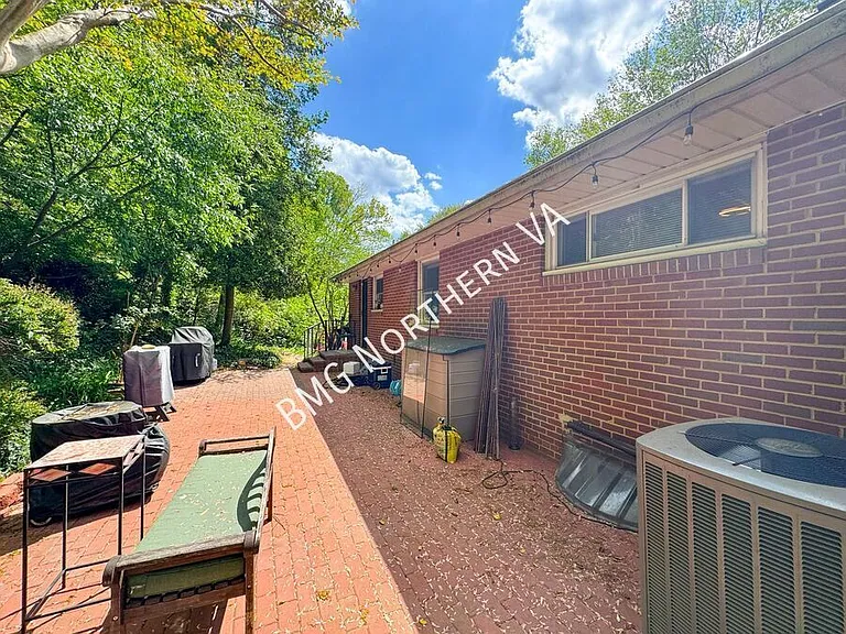 6413 Berkshire Dr — Photo 24