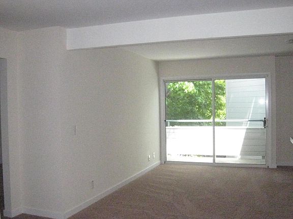 5th image of 344 Larkspur Plaza Dr