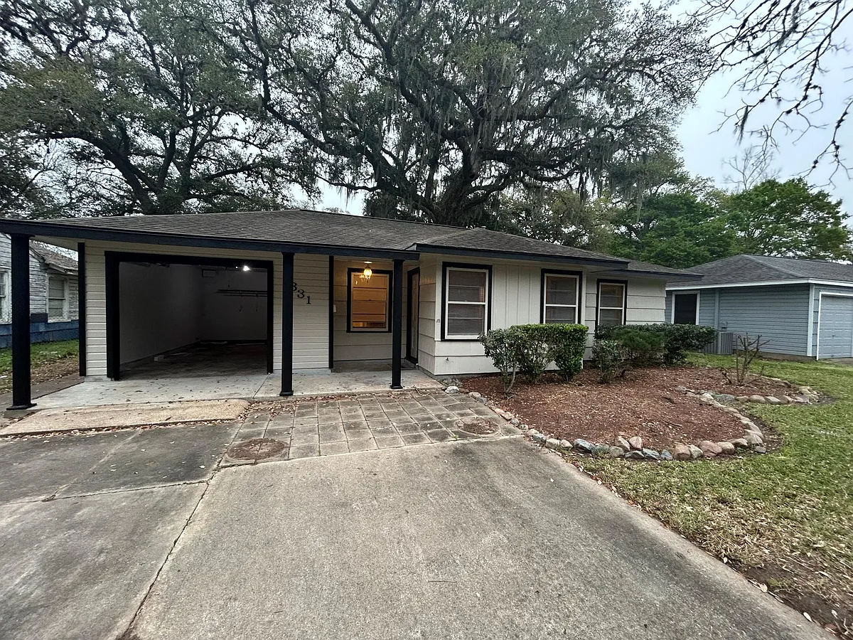Building Photo - 831 Magnolia St