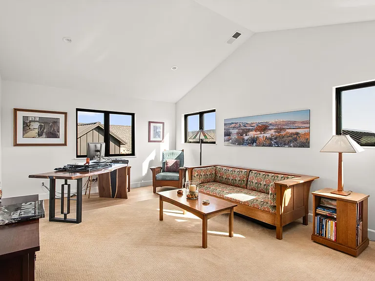 110 Bowles Dr — Photo 32