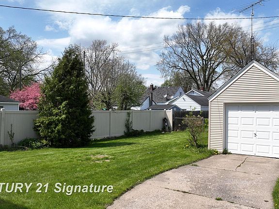 5th image of 1548 Maine St