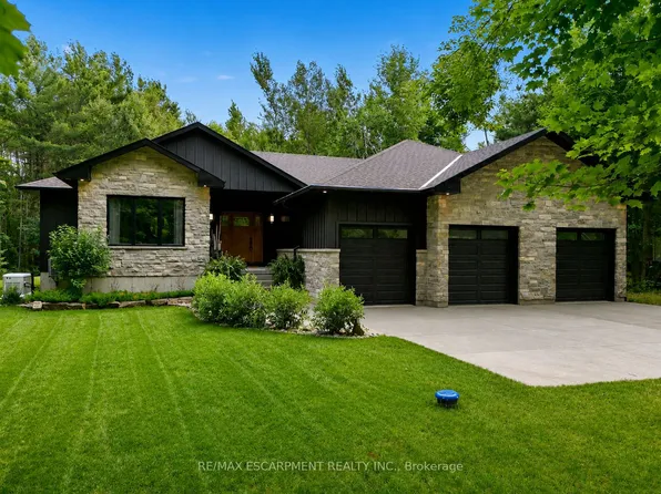 1039 Xavier St, Gravenhurst, ON P0E 1G0
