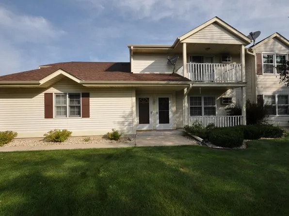 831 Devonshire Ln Unit C, West Bend, WI 53090