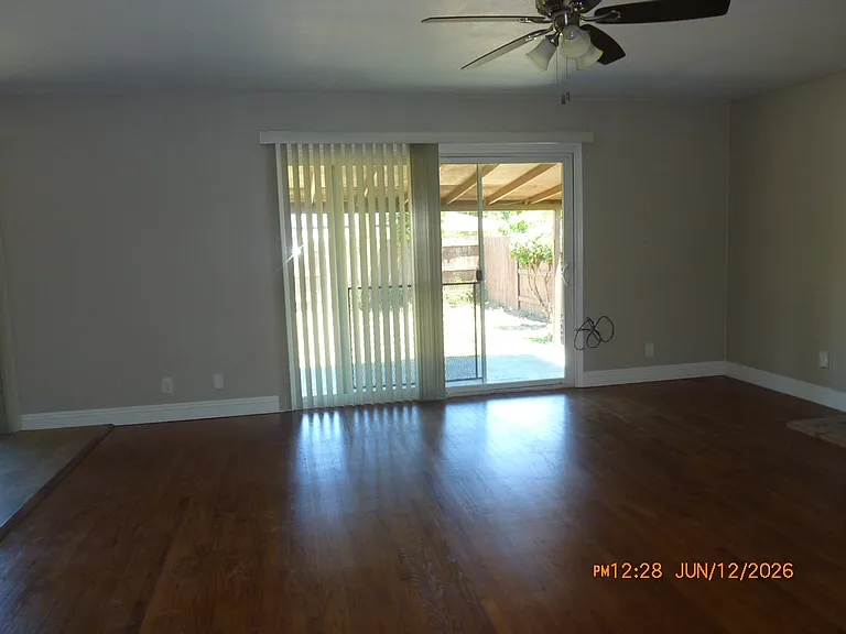 2637 Cordova Ln — Photo 6