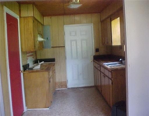 2nd image of 29519 Faye Rd