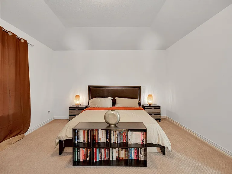 2131 Camden Creek Ln — Photo 32