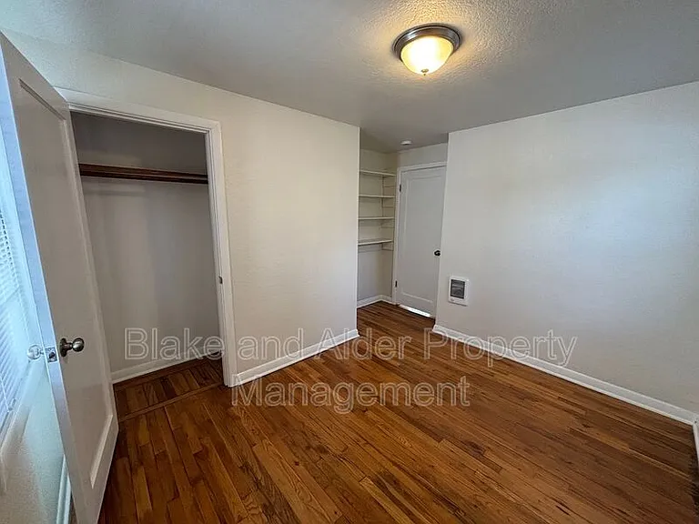 656 Breys Ave NE — Photo 15