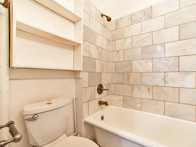1226 N Marion St — Photo 5