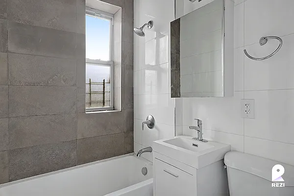 Rented by REZI | media 19