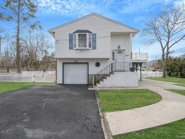 83 Revilo Avenue, Shirley, NY 11967