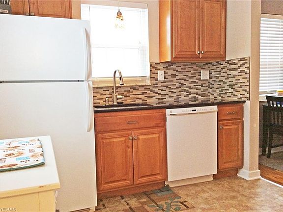 4th image of 23030 Clifford Dr