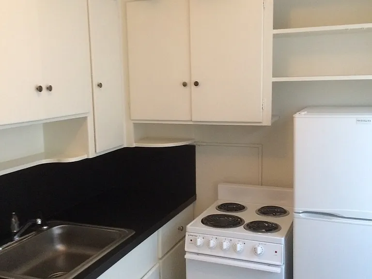 Burgess Apartments — Photo 10