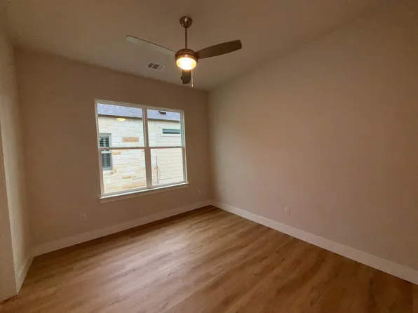 134` Pinehurst St, Meadowlakes, TX 78654