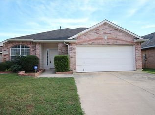 5633 Indian Hill Dr, Arlington, TX 76018