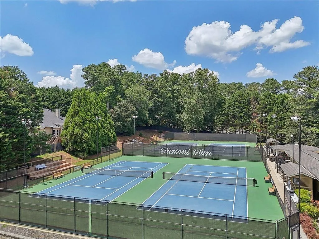 4 bed, 3.5 bath, 4522 sqft, $3,800 — Photo 2