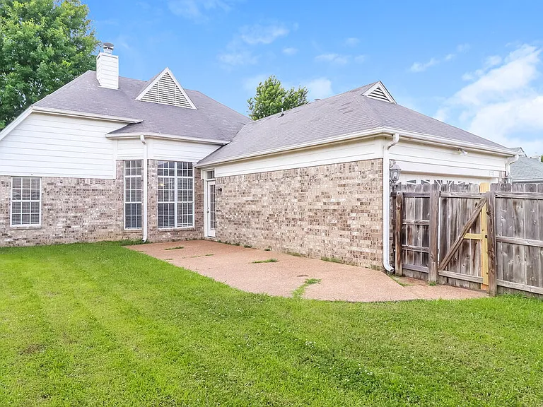 1112 Averett Ln — Photo 15