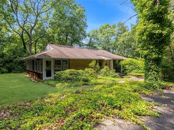 28 Picardy Lane, Laurel Hollow, NY 11791
