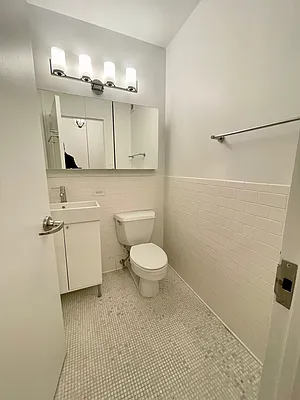 Rented by NY Living Solutions | media 23