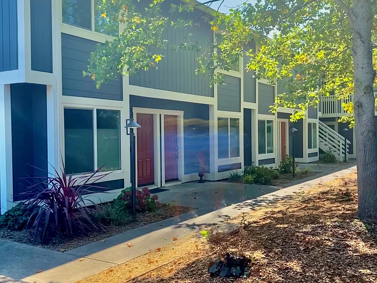 418 Piper St #3 — Photo 1