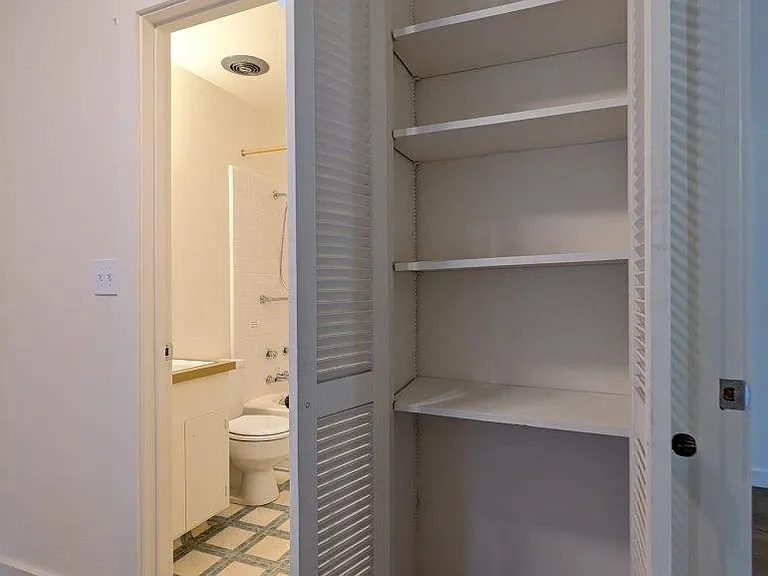 Oxford-Cedar Apartments — Photo 39