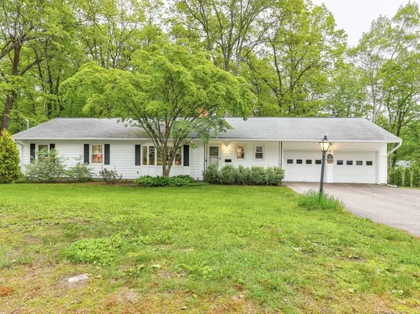 45 Surrey Ln, Holden, MA 01520