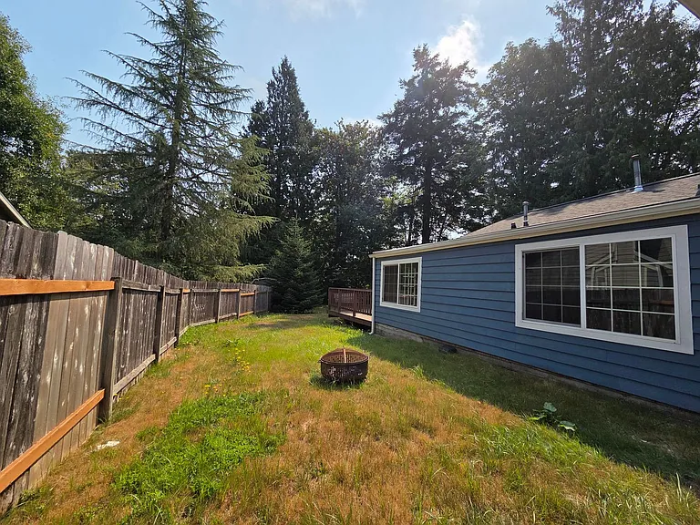 1290 NE Fairgrounds Rd — Photo 32
