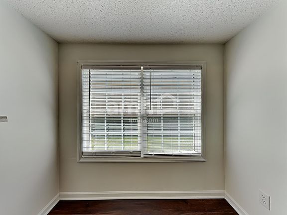 5th image of 112 Charlotte Ct