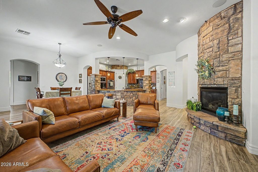 11642 E CHESTNUT Court, Chandler, AZ - More