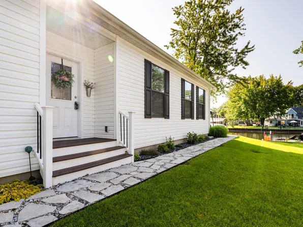 6876 Shore Dr, Coloma, MI 49038