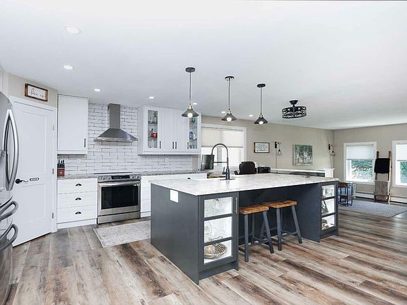 3rd image of 355 Barrett Dr