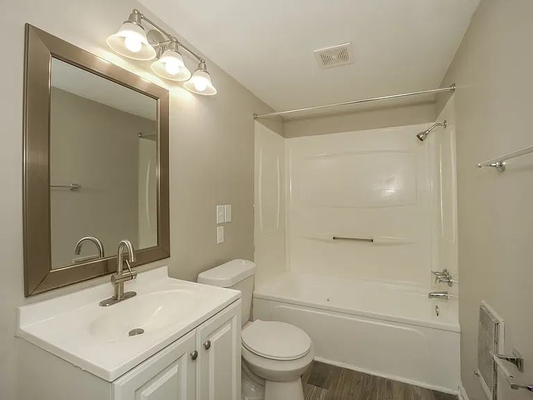 215814_029_bathroom_13511952.jpg