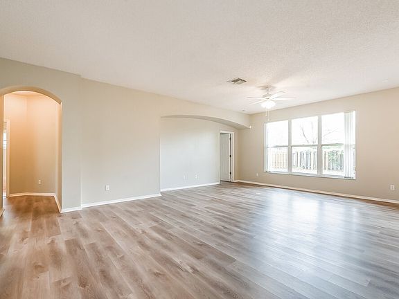 4th image of 1760 Sparkling Water Cir