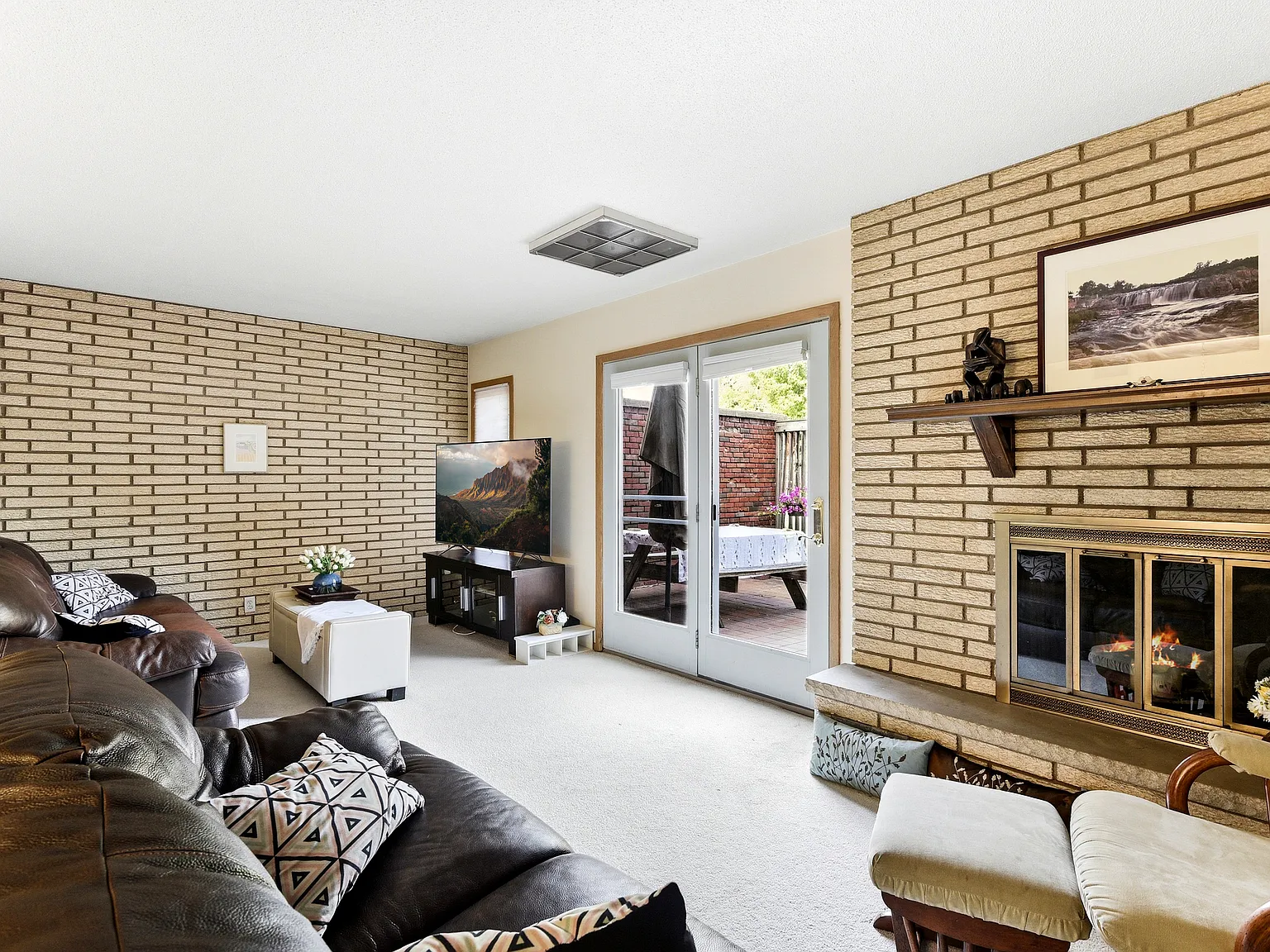 3 bed, 1.5 bath, 1471 sqft, $2,200 — Photo 2