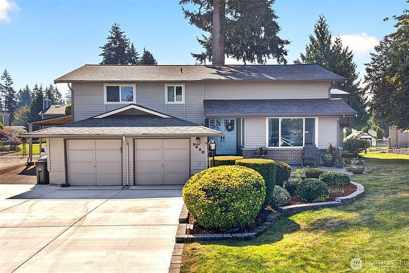 2nd image of 2622 211th Avenue E