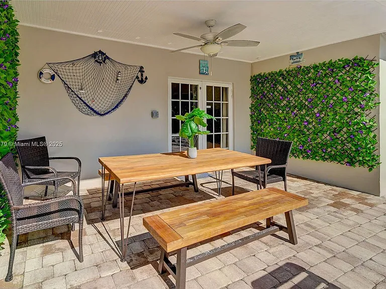 1228 Johnson St — Photo 28