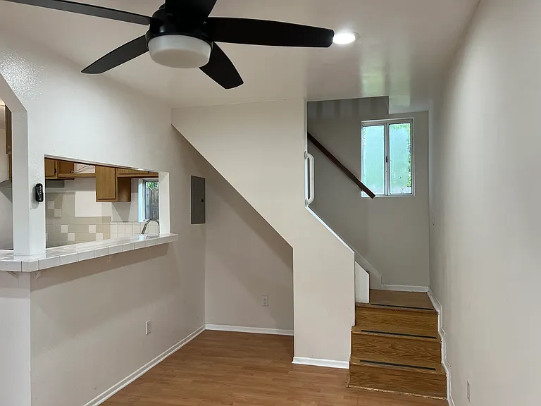 1662 N Allen Ave — Photo 4
