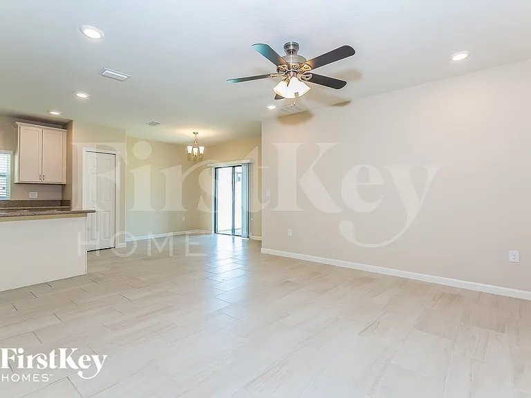 1051 Peta Way — Photo 3