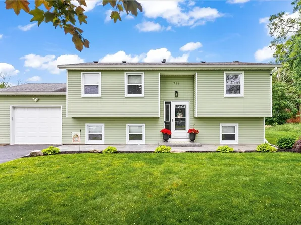 716 Flynn Rd, Rochester, NY 14612