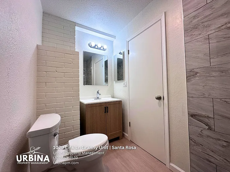 1029 Link Ln — Photo 5