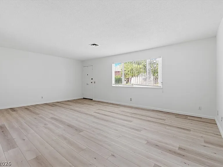 210 Greenbriar Townhouse Way — Photo 13