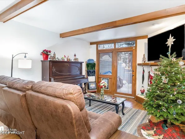6634 Cimarron Cir, Anchorage, AK 99504