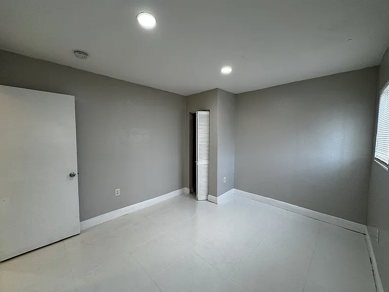 1920 Washington Ave #2 — Photo 9