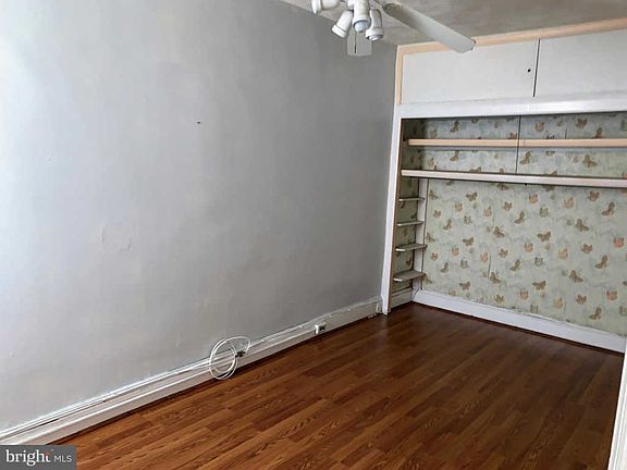 5th image of 2509 E Monmouth St