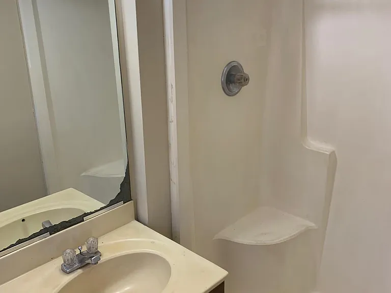 814 Robin Hood Trl — Photo 4