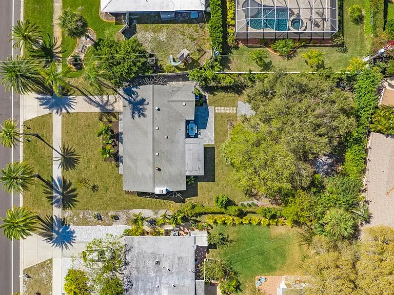 302 San Marco Dr — Photo 2