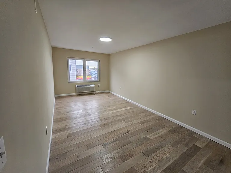 158 6th St #504 — Photo 9
