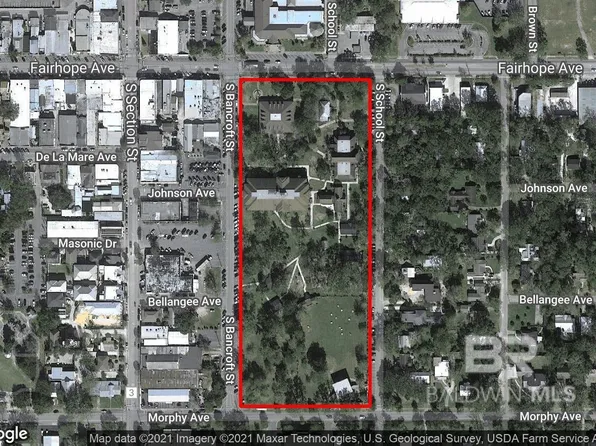 8477 Fairhope Ave, Fairhope, AL 36532