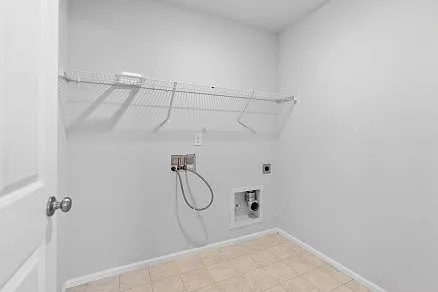 5 bed, 2737 sqft, $3,295 — Photo 3