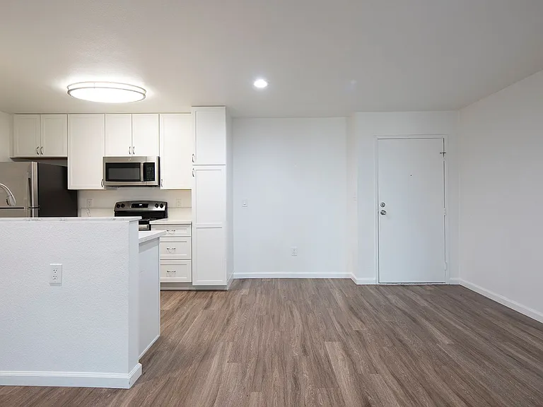 Mission Pacific Apartments — Photo 76